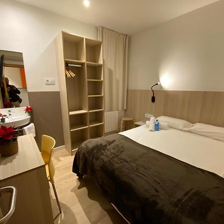 Hostal Bestprice Barcelona Stadium Exterior photo
