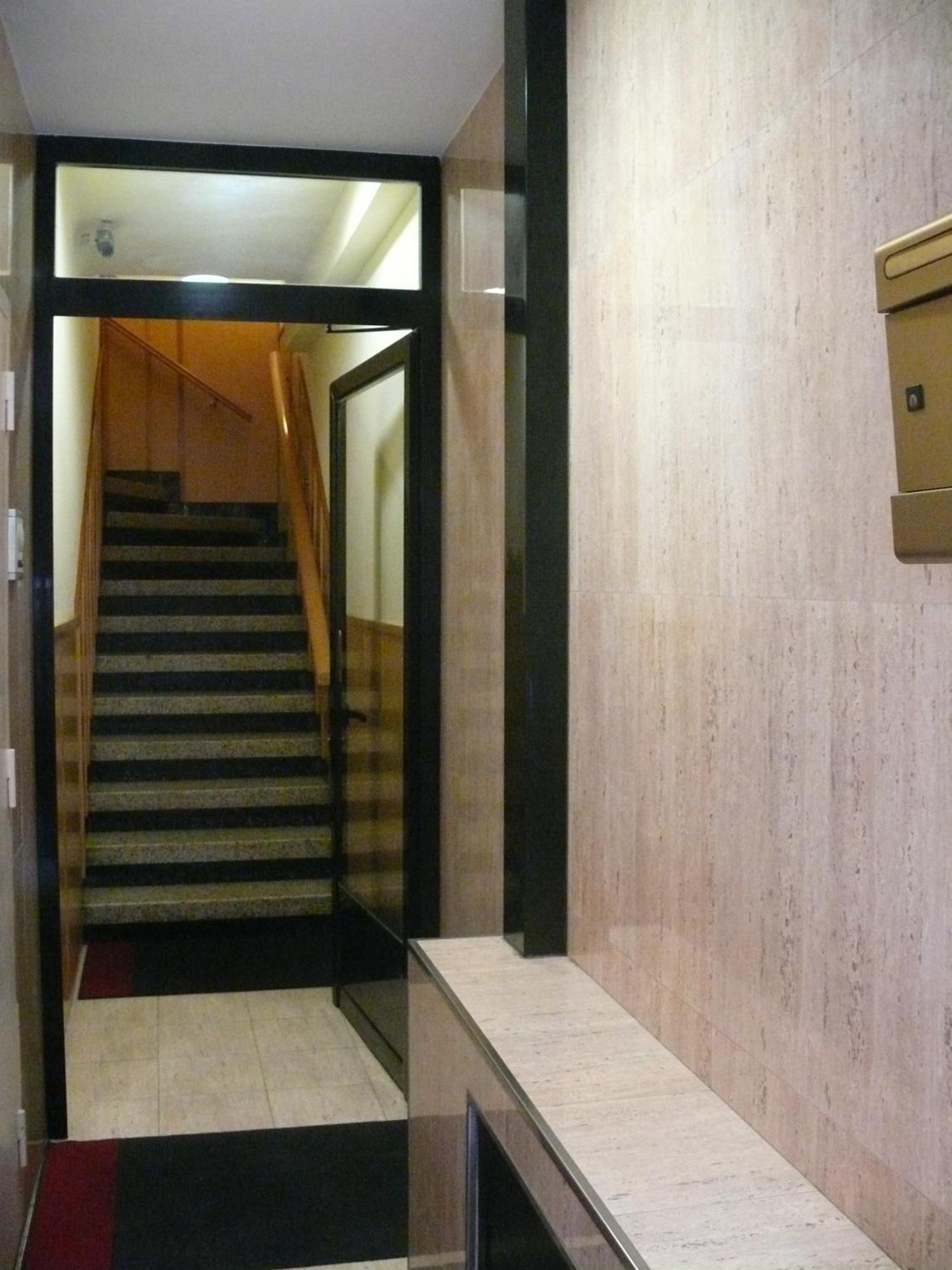 Hostal Bestprice Barcelona Stadium Exterior photo
