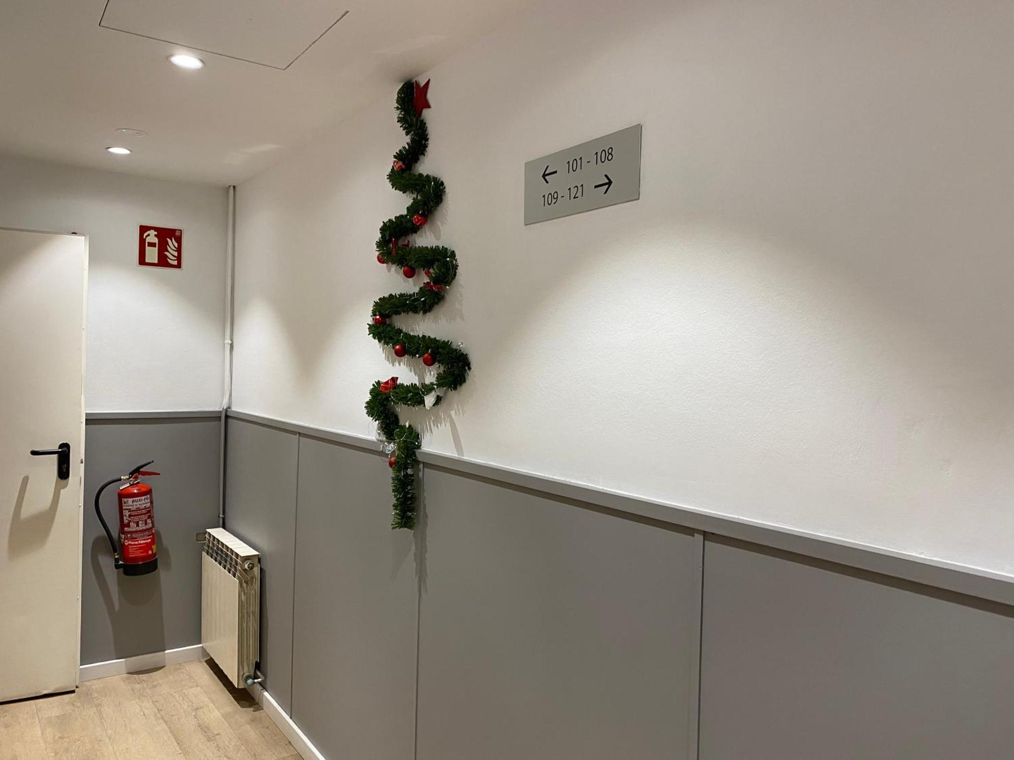Hostal Bestprice Barcelona Stadium Exterior photo